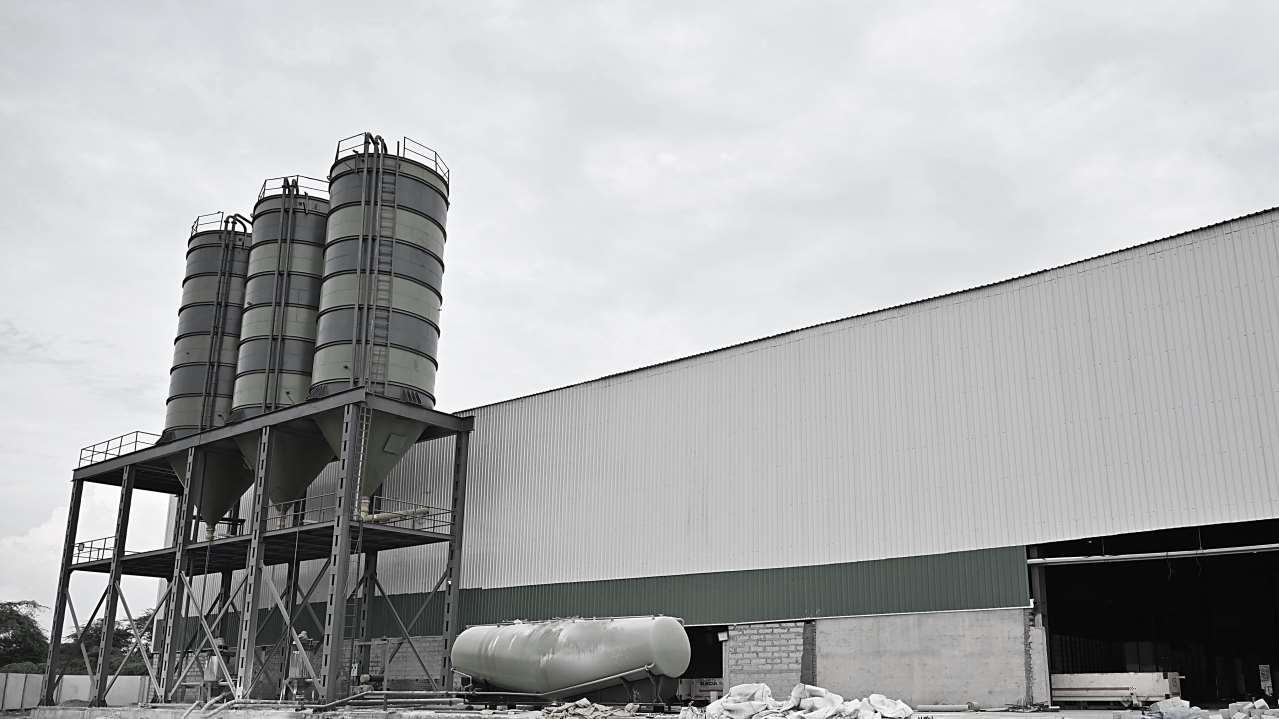 Raw material silos